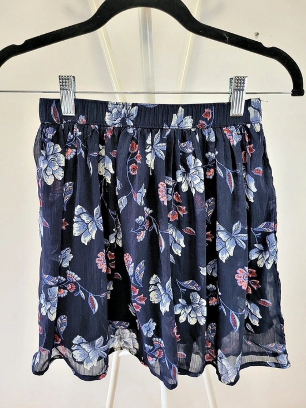 Hollister Floral Mini Skirt in Blue & Red Size XS